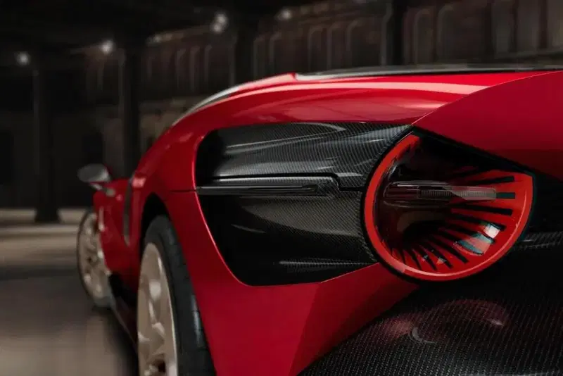 Il retro dell'Alfa Romeo 33 Stradale