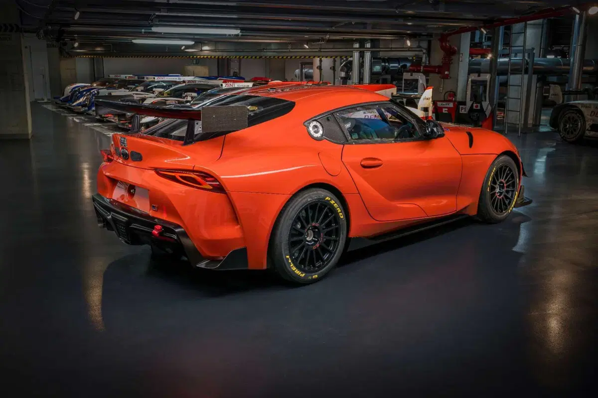 Toyota GR Supra GT4 da sogno: edizione limitata per il 100° esemplare (2)