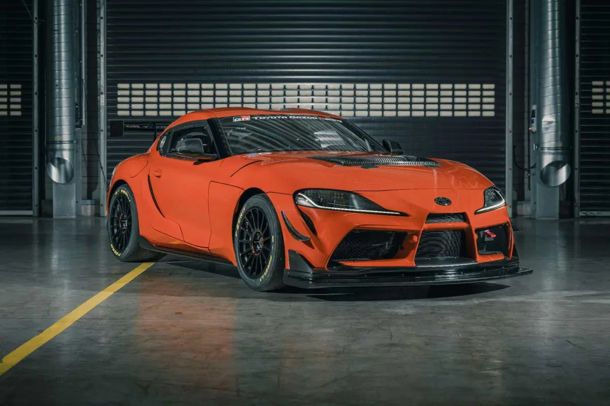 Toyota GR Supra GT4 da sogno: edizione limitata per il 100° esemplare (10)