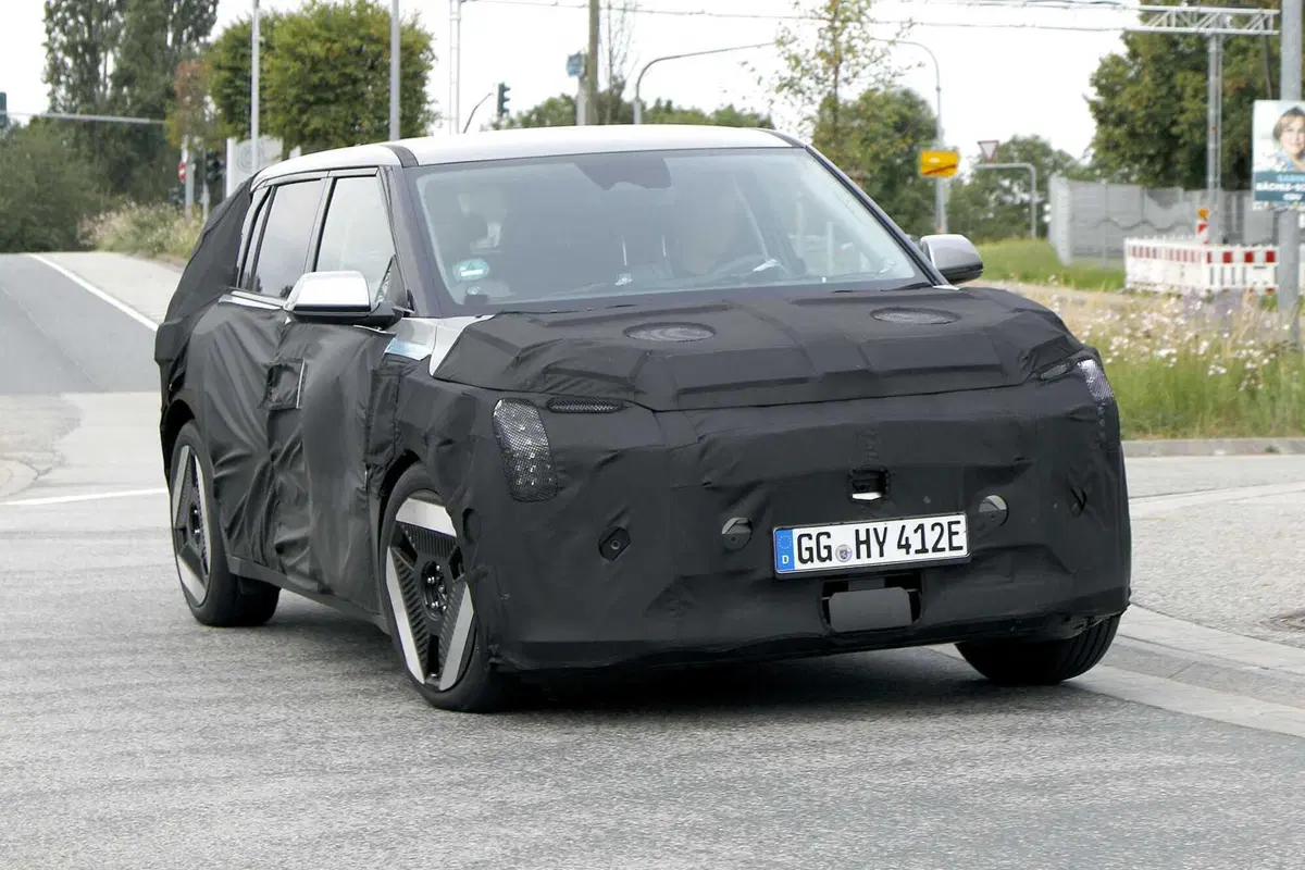 Kia EV4, nuova elettrica sotto i 30.000 euro [Foto Spia] (2)