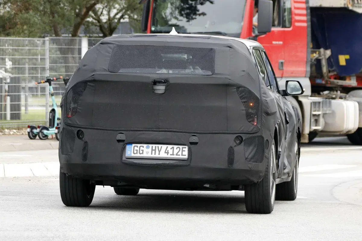 Kia EV4, nuova elettrica sotto i 30.000 euro [Foto Spia] (10)