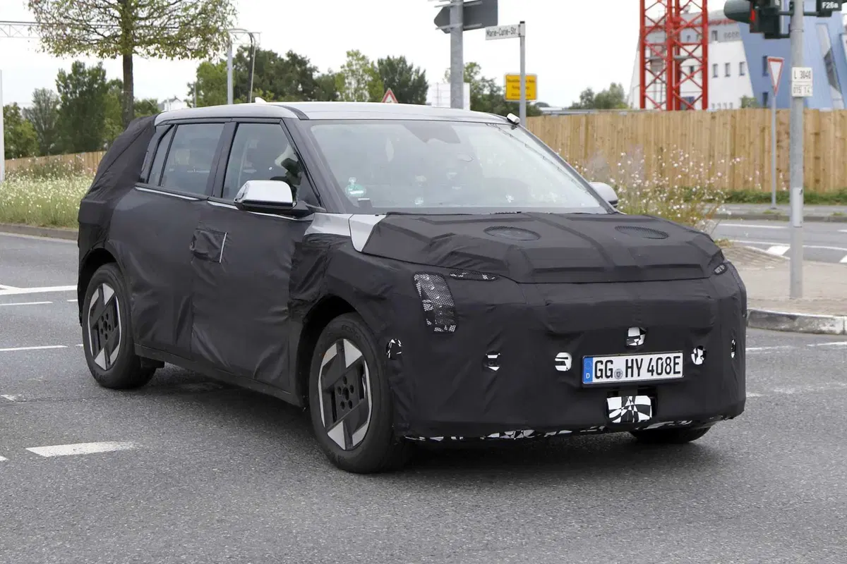 Kia EV4, nuova elettrica sotto i 30.000 euro [Foto Spia] (13)