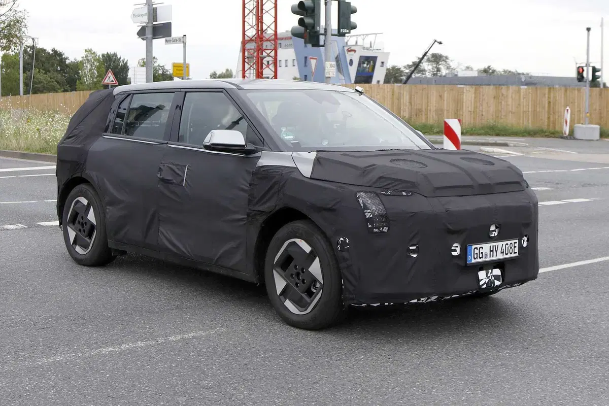 Kia EV4, nuova elettrica sotto i 30.000 euro [Foto Spia] (14)