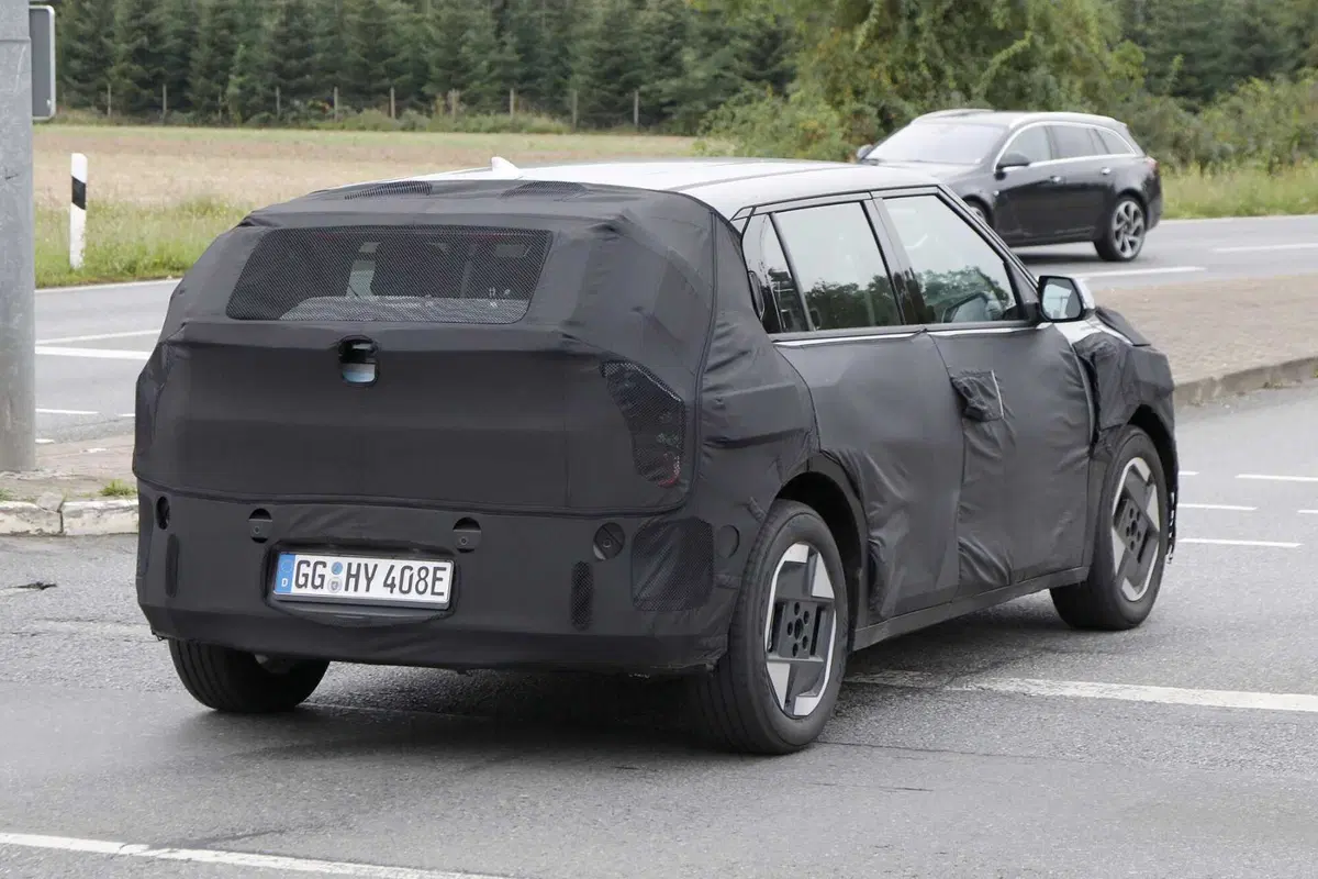 Kia EV4, nuova elettrica sotto i 30.000 euro [Foto Spia] (20)