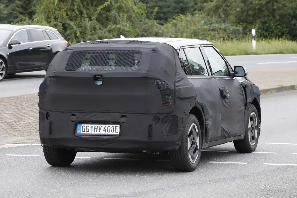 Kia EV4, nuova elettrica sotto i 30.000 euro [Foto Spia] (21)