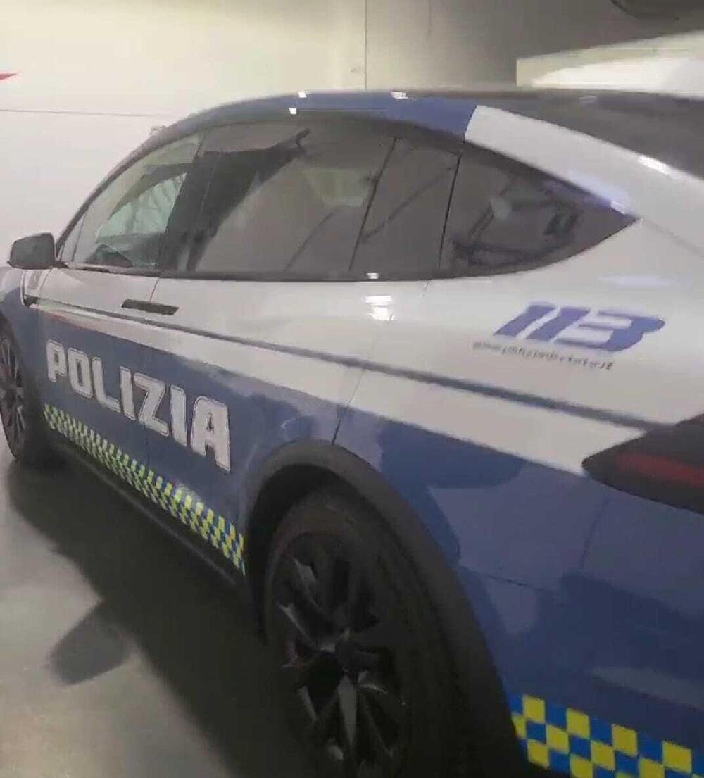 La Tesla Model X della Polizia Stradale