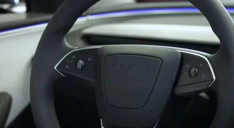 Il volante della nuova Tesla Model 3 2024