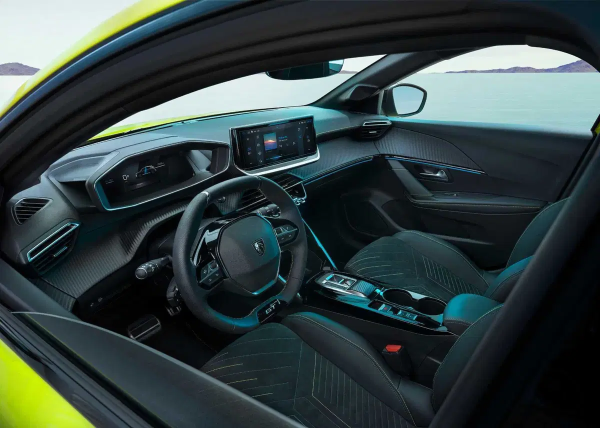 Peugeot 208: nuovi prezzi e allestimenti, con l'ibrido (3)