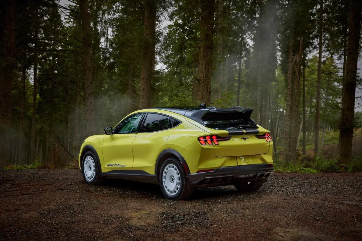 Ford Mustang Mach-E Rally: l'asfalto le va stretto (2)