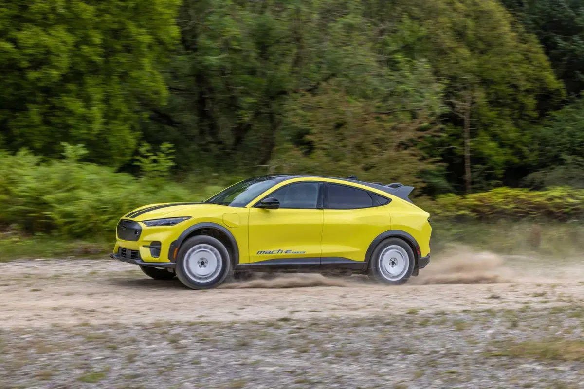 Ford Mustang Mach-E Rally: l'asfalto le va stretto (4)
