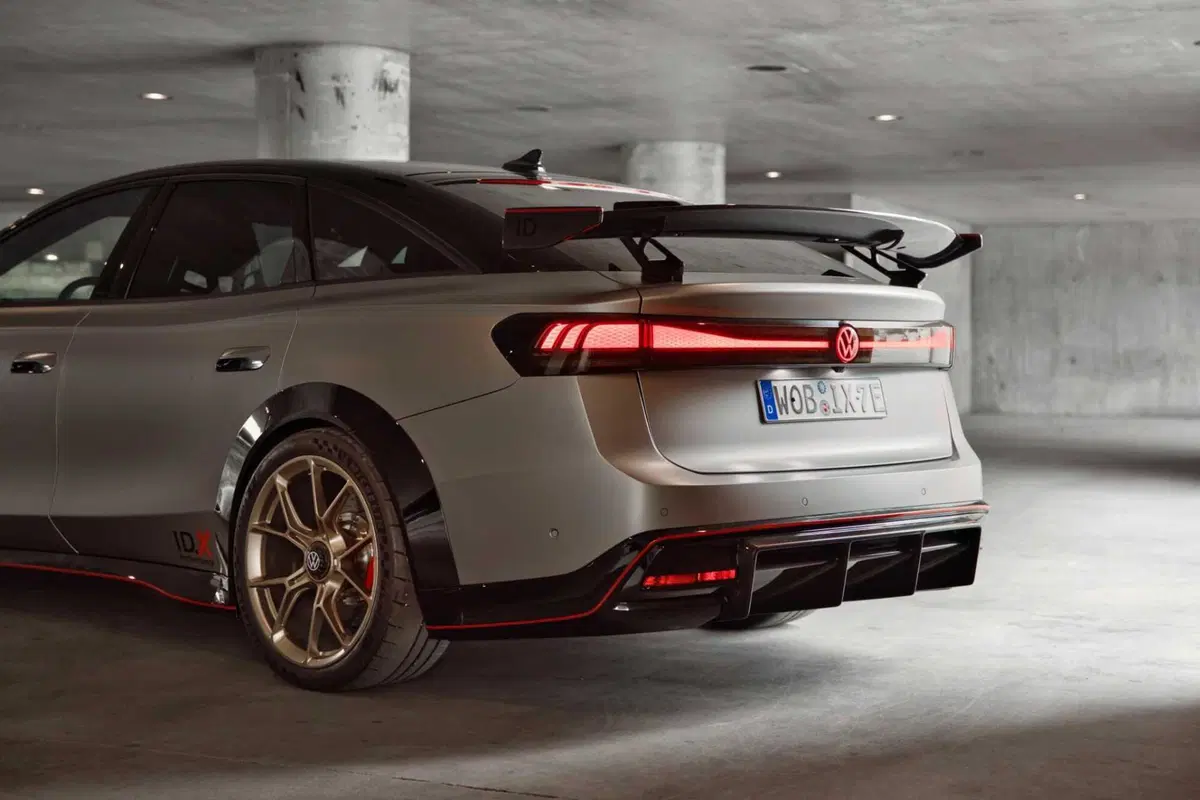 Volkswagen ID.X Performance, una ID.7 con 558 Cv  (4)