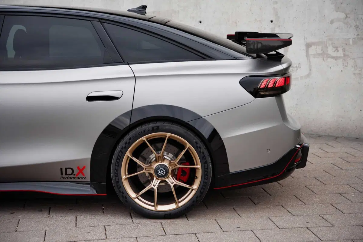 Volkswagen ID.X Performance, una ID.7 con 558 Cv  (7)