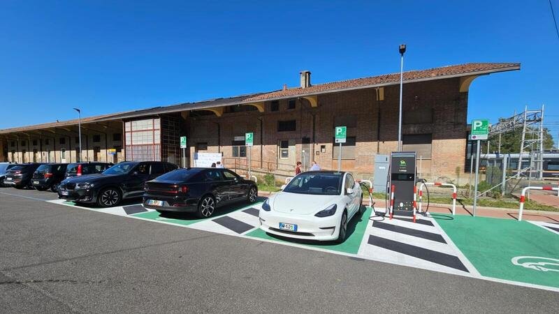 Ferrara, quattro punti Be Charge per la ricarica delle auto elettriche in stazione