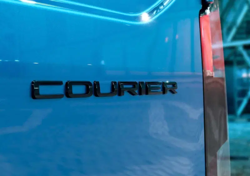 Ford Transit Courier  (2023-23) (19)