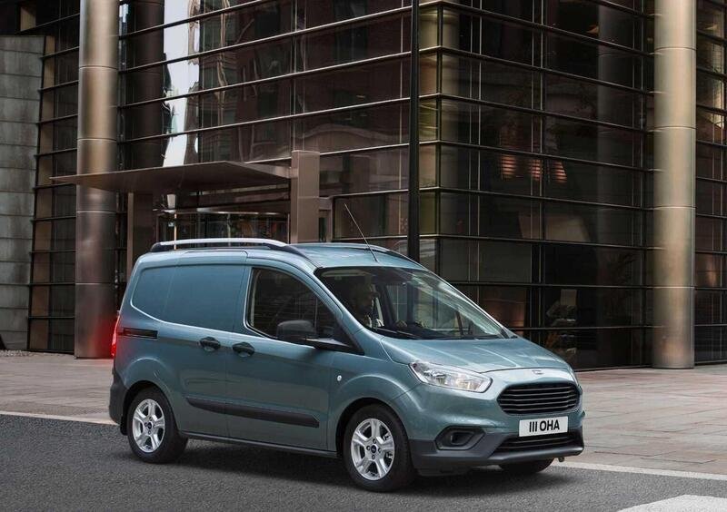 Ford Transit Courier (2014-->>) (3)