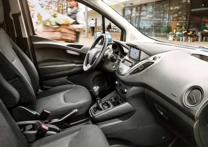 Ford Transit Courier (2014-23) (10)