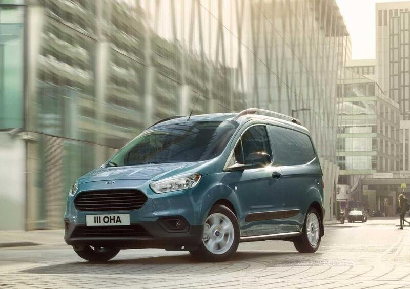 Ford Transit Courier (2014-->>) (4)