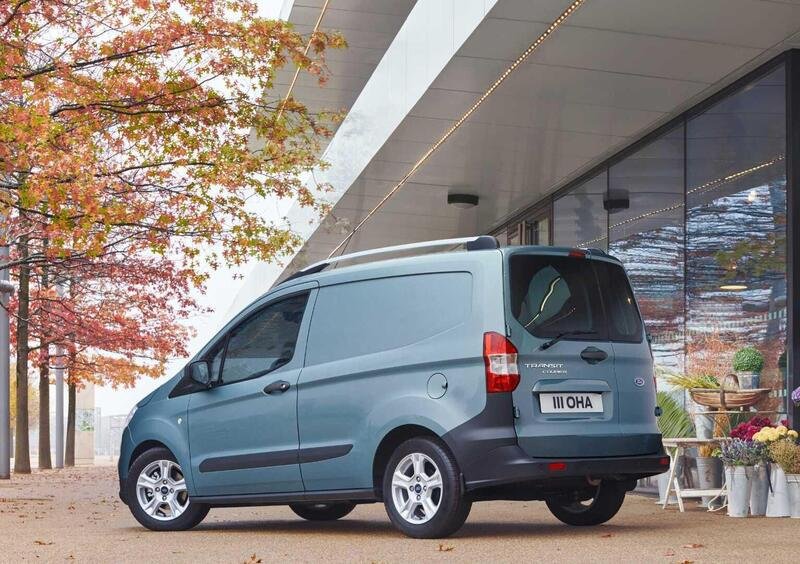 Ford Transit Courier (2014-->>) (9)