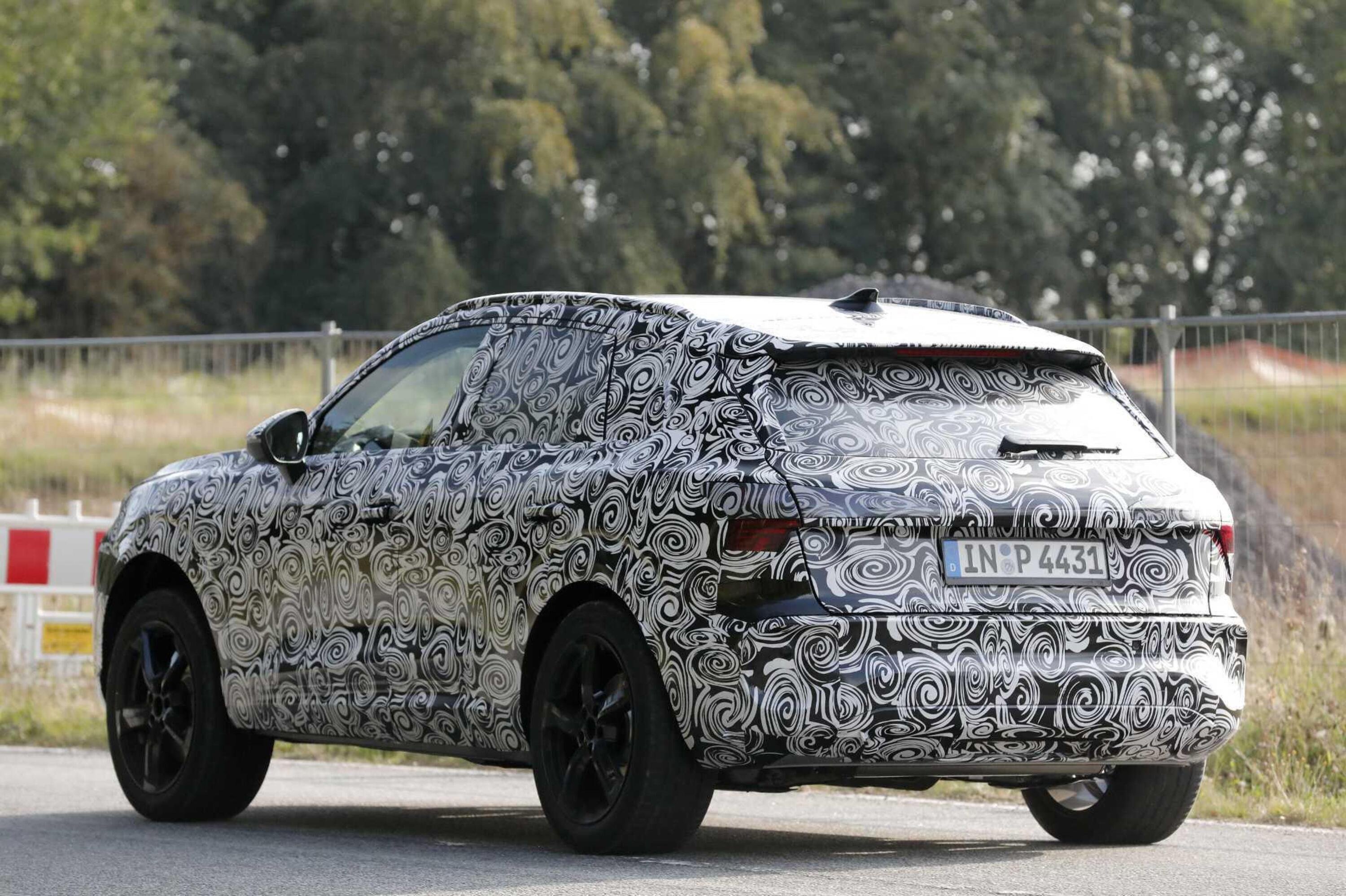 Audi Q3, le foto spia della nuova generazione