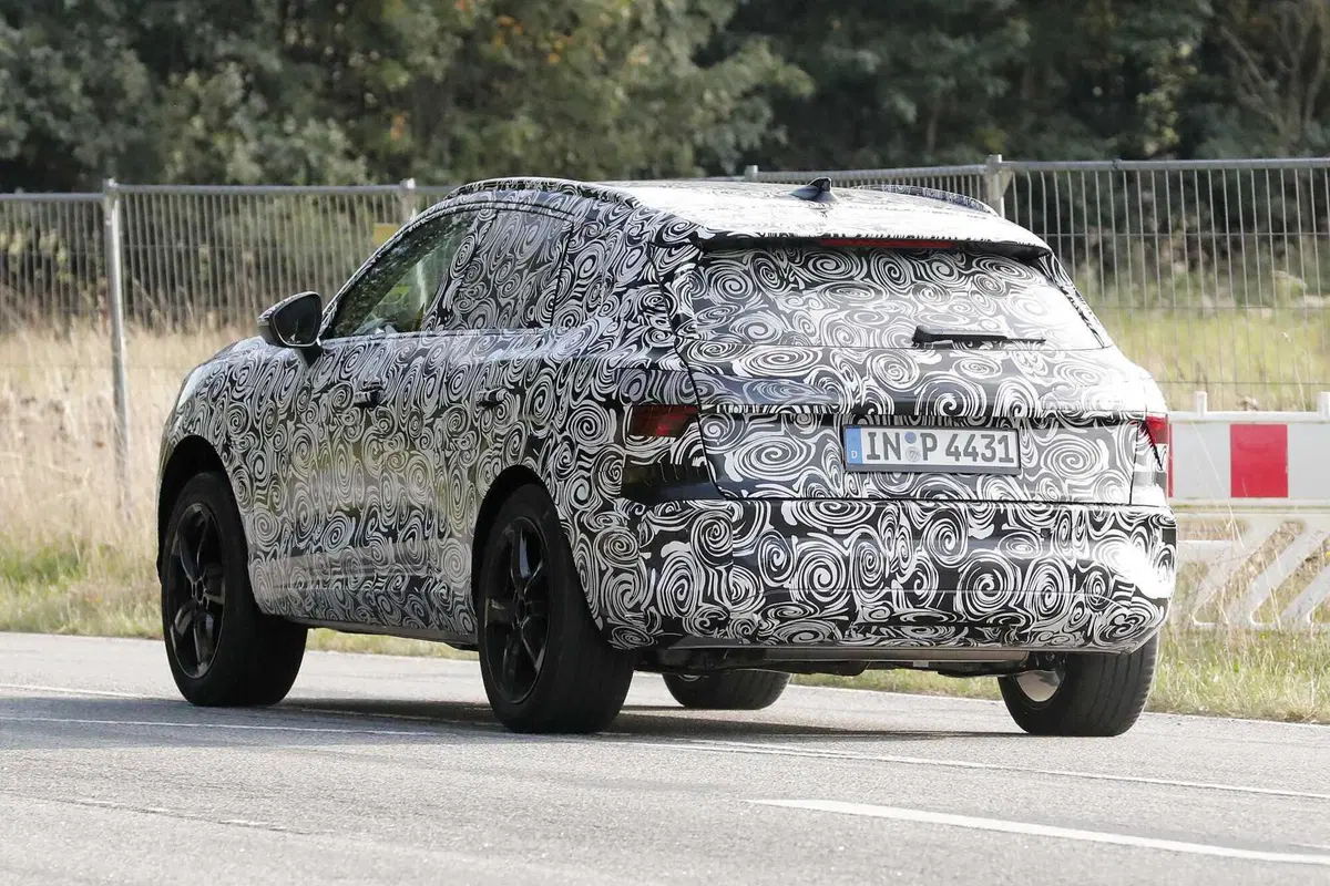 Audi Q3, le foto spia della nuova generazione (2)
