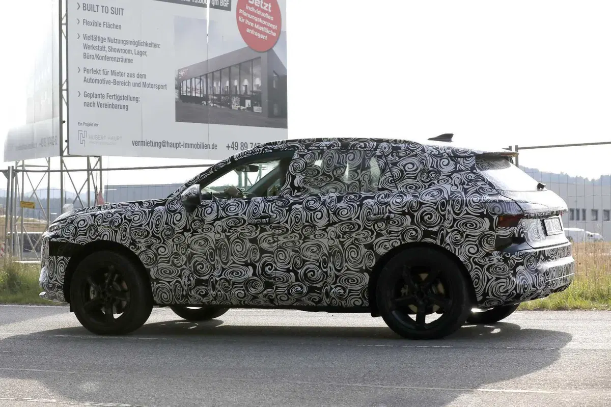 Audi Q3, le foto spia della nuova generazione (7)