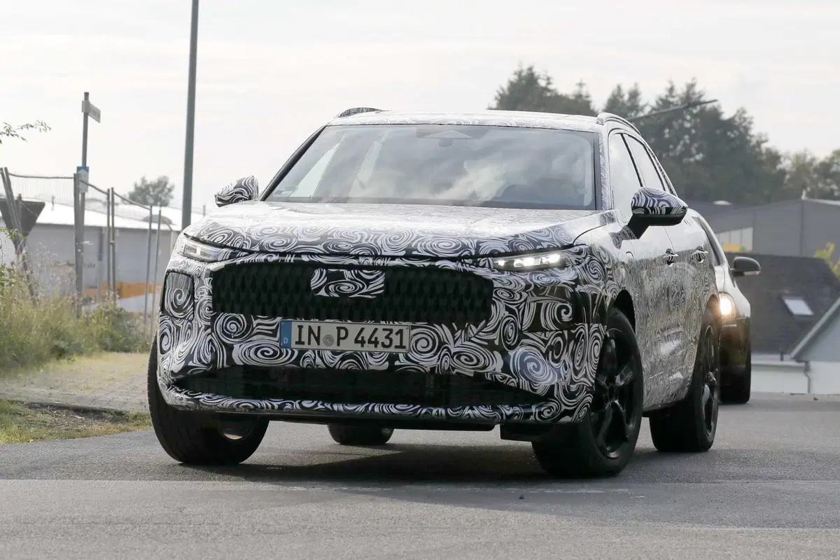 Audi Q3, le foto spia della nuova generazione (11)