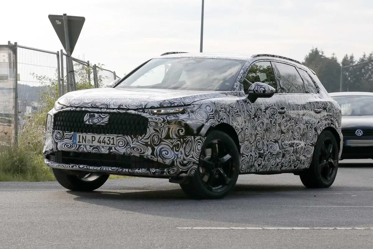 Audi Q3, le foto spia della nuova generazione (12)