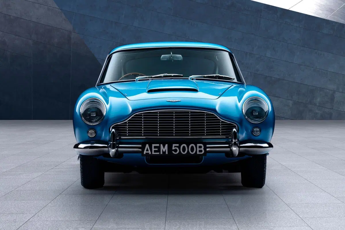 Aston Martin, la DB5 compie 60 anni (10)