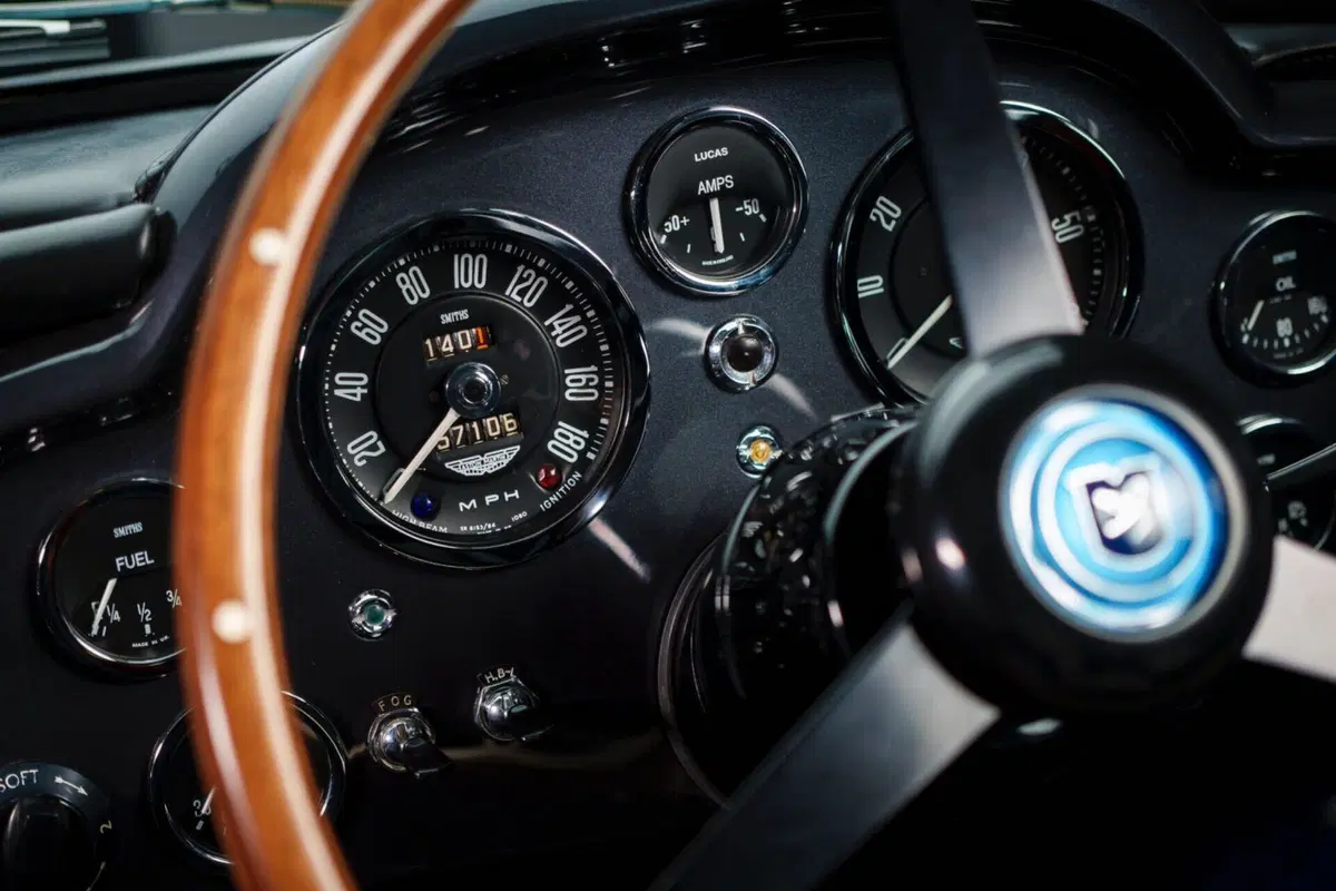 Aston Martin, la DB5 compie 60 anni (14)