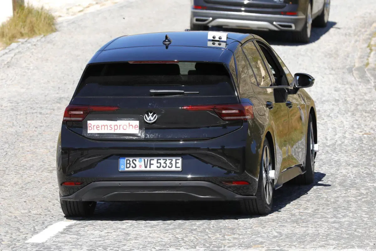 Volkswagen ID.3 GTX, sarà più veloce di una Golf GTI [Foto Spia] (2)