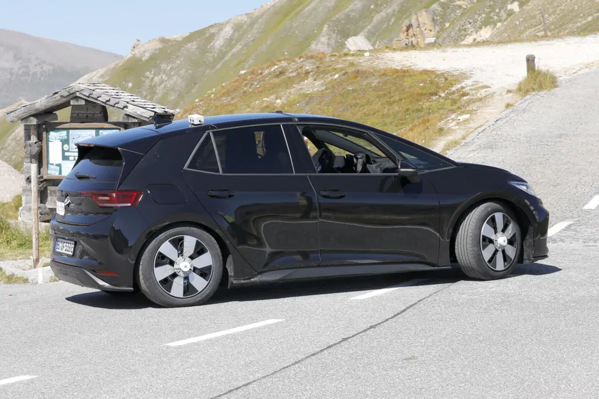 Volkswagen ID.3 GTX, sarà più veloce di una Golf GTI [Foto Spia] (4)