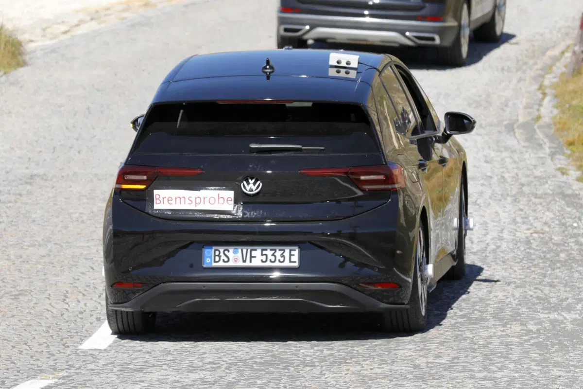 Volkswagen ID.3 GTX, sarà più veloce di una Golf GTI [Foto Spia] (5)