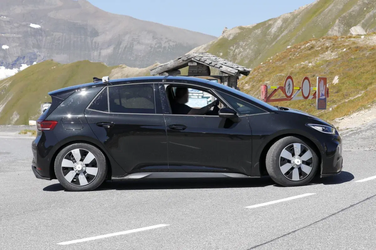 Volkswagen ID.3 GTX, sarà più veloce di una Golf GTI [Foto Spia] (6)