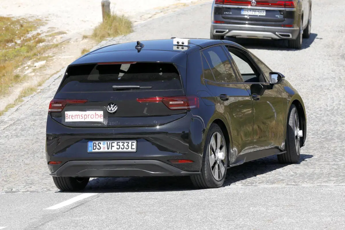 Volkswagen ID.3 GTX, sarà più veloce di una Golf GTI [Foto Spia] (8)