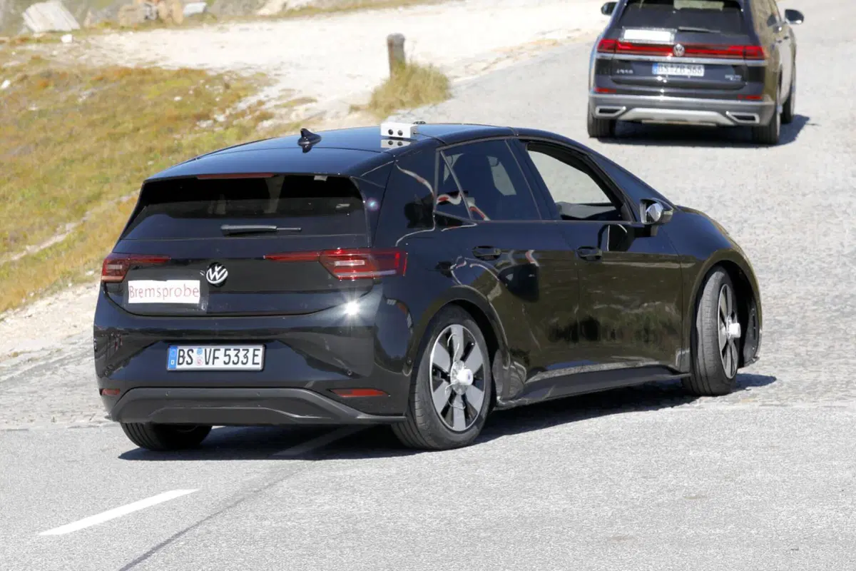 Volkswagen ID.3 GTX, sarà più veloce di una Golf GTI [Foto Spia] (9)