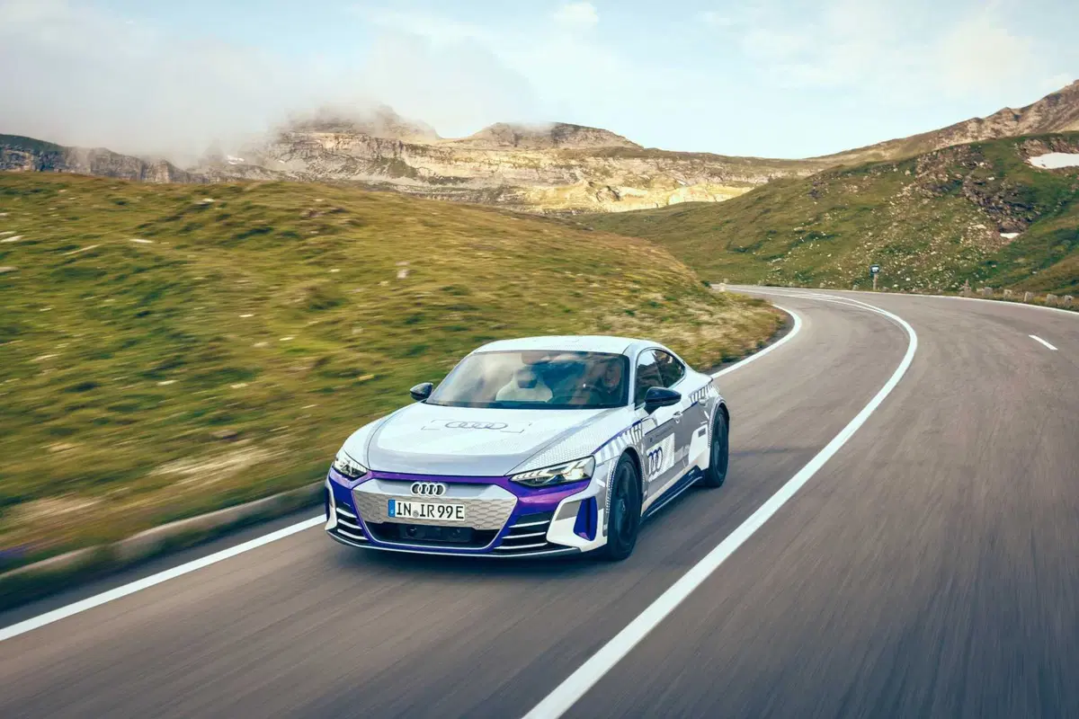 Audi RS e-tron GT Ice Edition  (4)