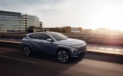 Hyundai Kona Electric 2024, 514 km di autonomia da 42.400 euro [Video]