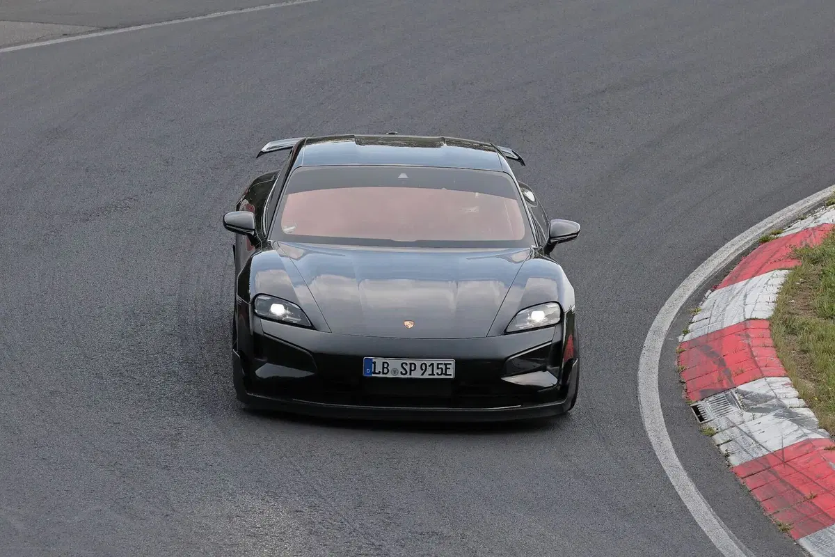 Porsche Taycan GT, le foto spia  (2)