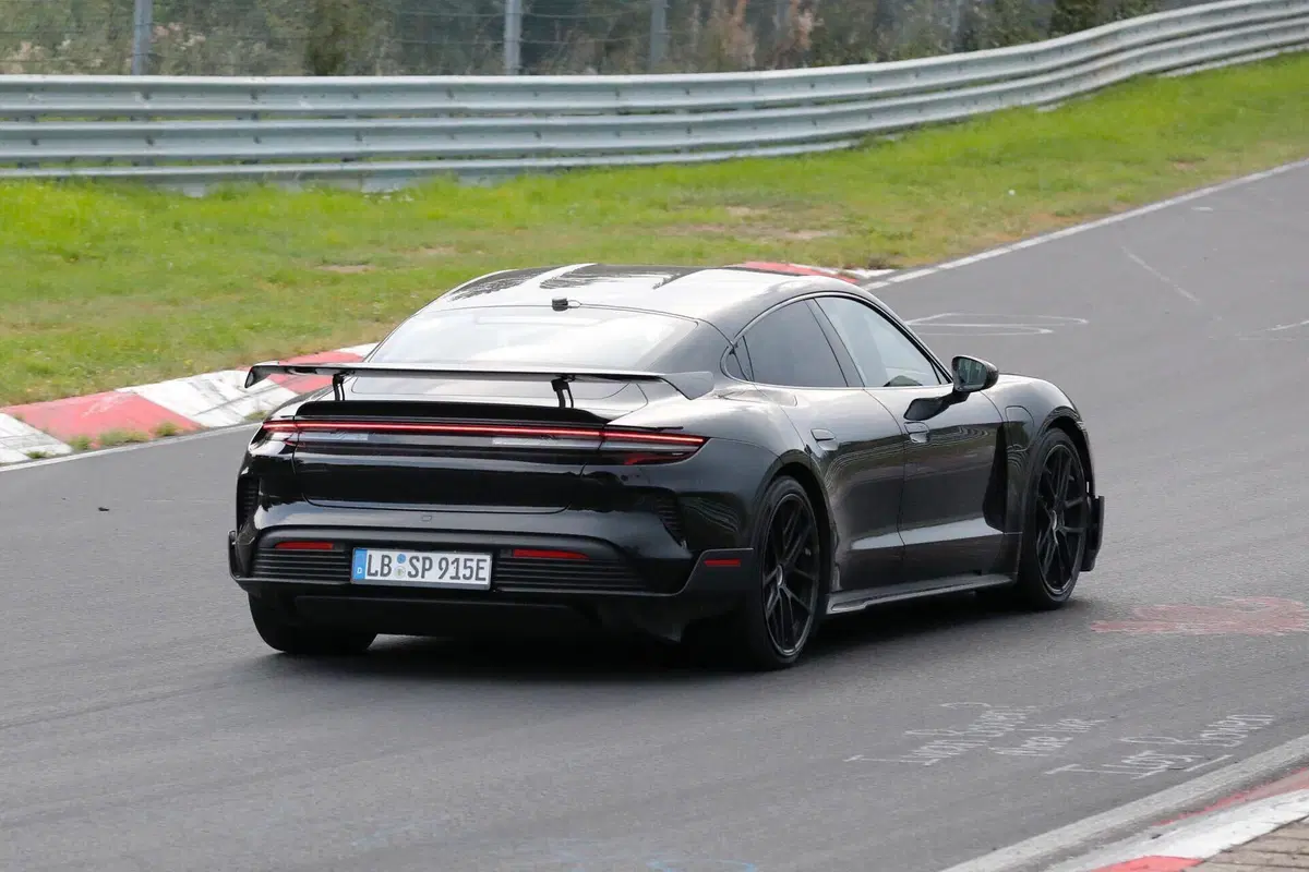 Porsche Taycan GT, le foto spia  (9)