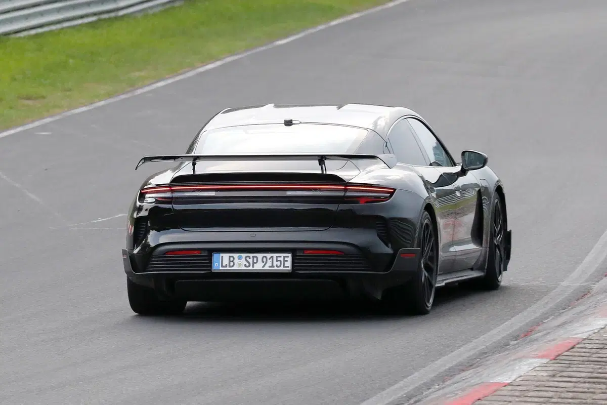 Porsche Taycan GT, le foto spia  (7)
