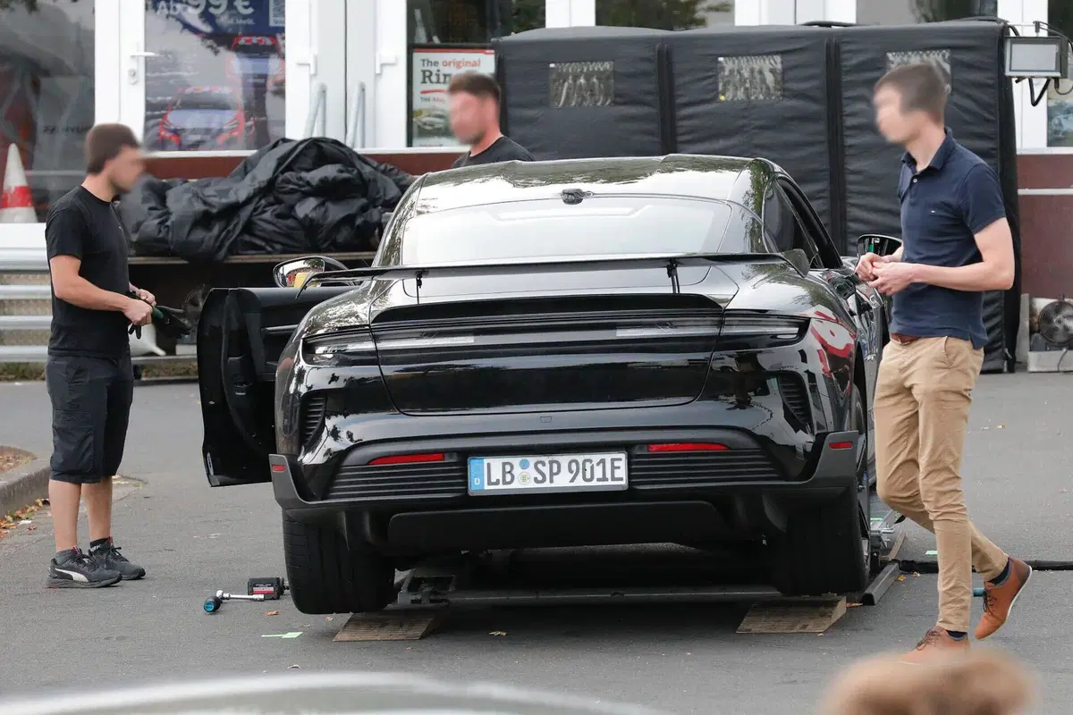 Porsche Taycan GT, le foto spia  (10)