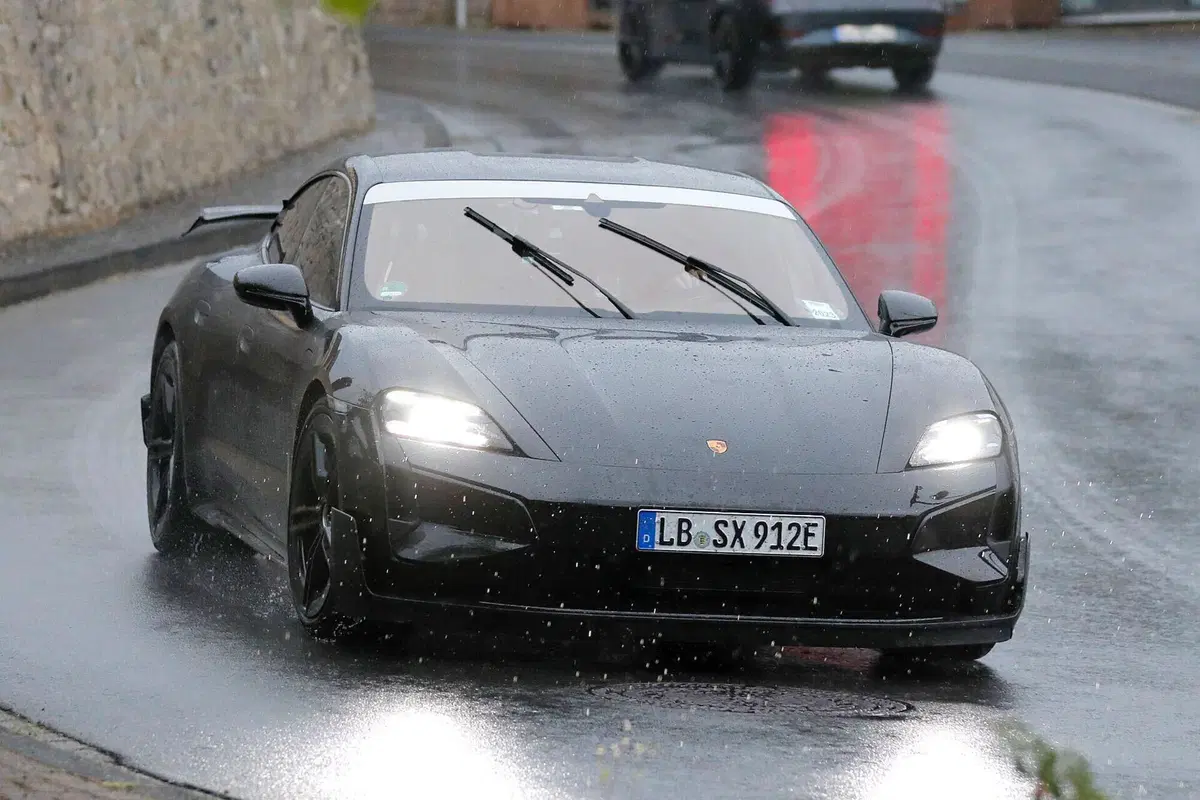 Porsche Taycan GT, le foto spia  (11)