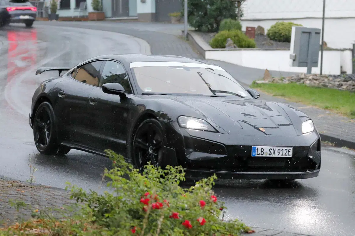 Porsche Taycan GT, le foto spia  (12)