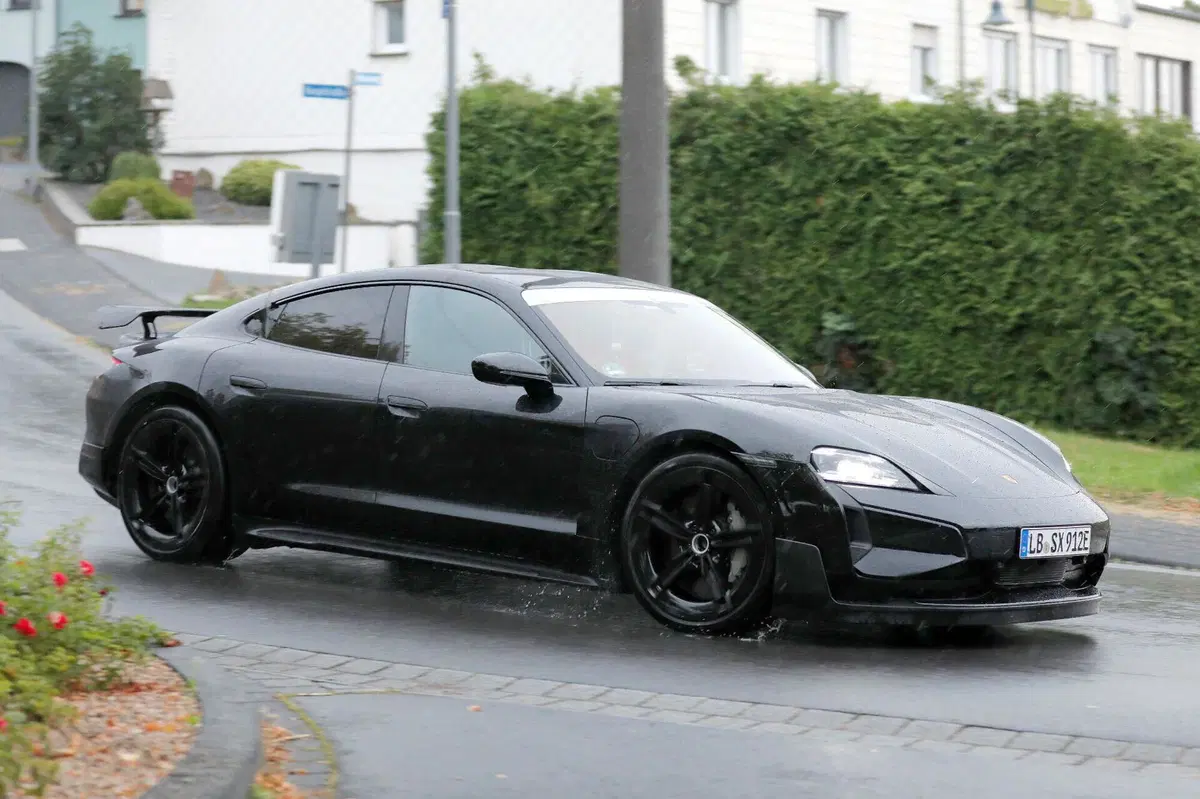 Porsche Taycan GT, le foto spia  (13)