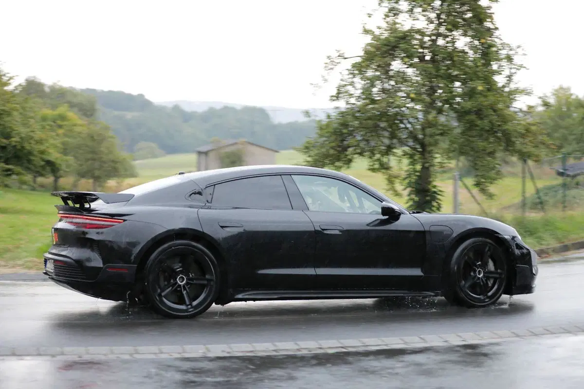 Porsche Taycan GT, le foto spia  (17)