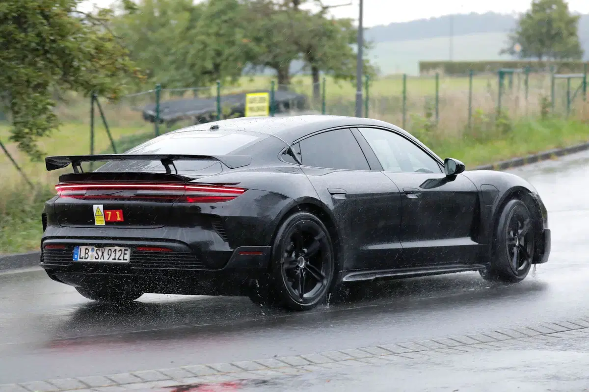 Porsche Taycan GT, le foto spia  (14)