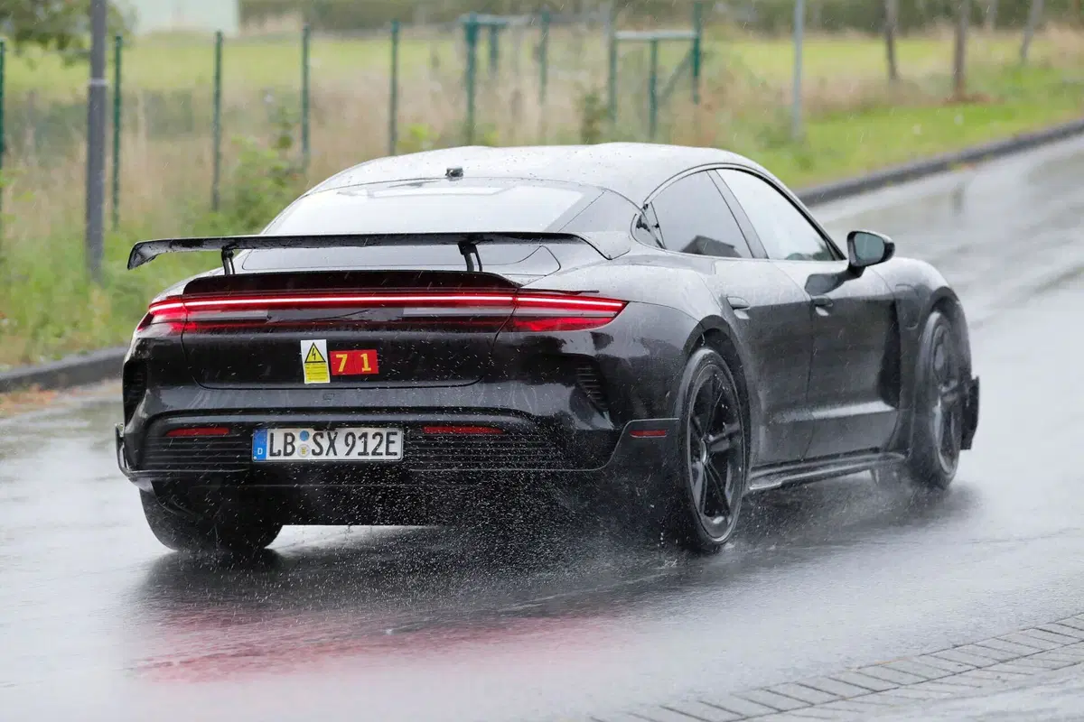 Porsche Taycan GT, le foto spia  (15)