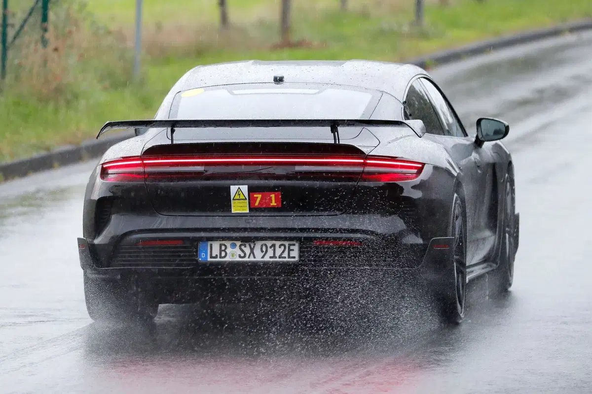 Porsche Taycan GT, le foto spia  (16)