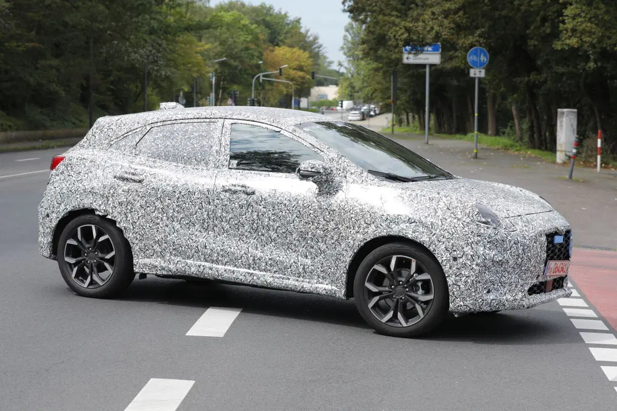 Ford Puma, nel 2024 arriva la versione 100% elettrica [Foto Spia] (8)