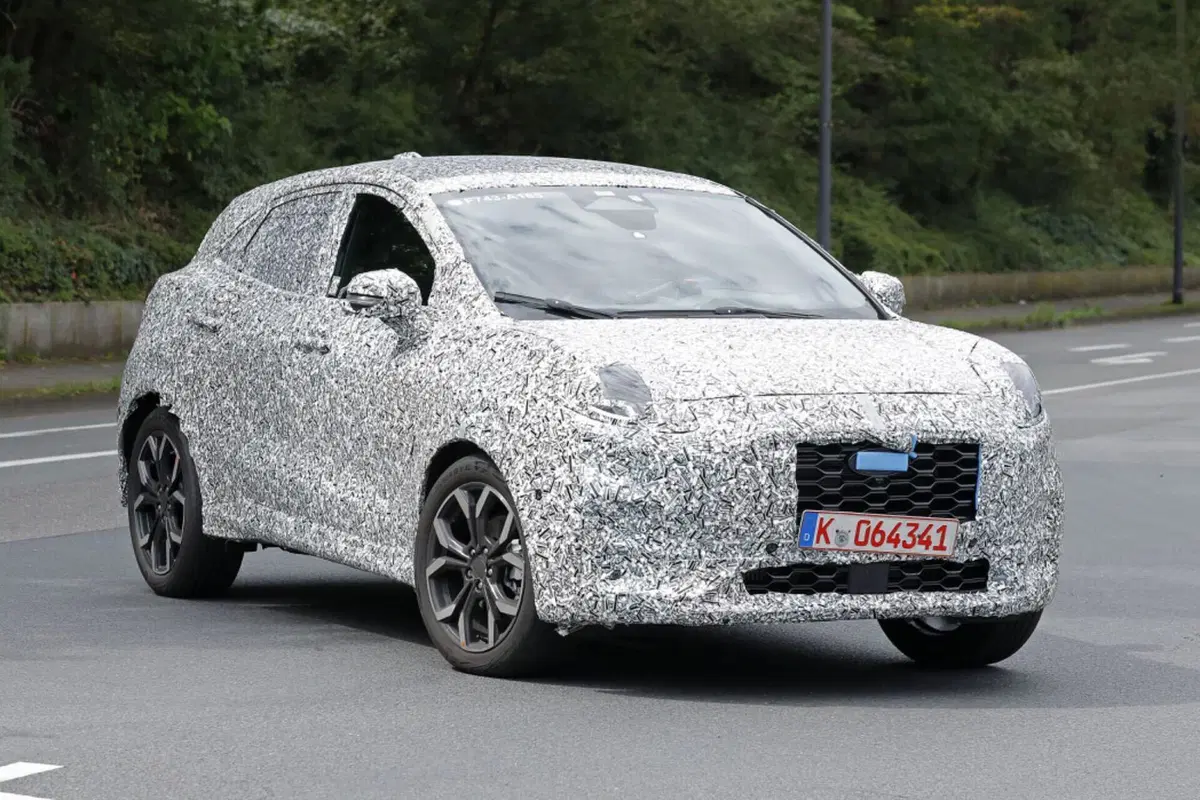 Ford Puma, nel 2024 arriva la versione 100% elettrica [Foto Spia] (10)